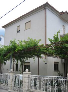Kaštel Štafilić, Kaštela, Objekt 20662 - Ubytování s oblázkovou pláží.