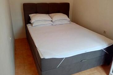 Apartments with parking space Rogoznica - 20671