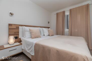 Ferienwohnungen mit Parkplatz Omis - 20689