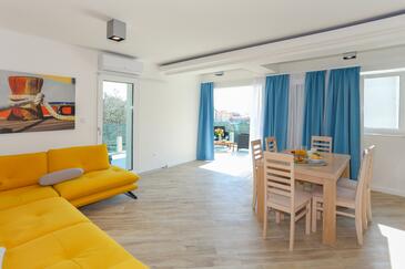 Lejligheder med pool egnet til familier med børn Zaboric, Sibenik - 20728