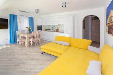 Family-friendly apartments with swimming pool Žaborić, Šibenik - 20728