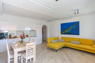 Lejligheder med pool egnet til familier med børn Zaboric, Sibenik - 20728