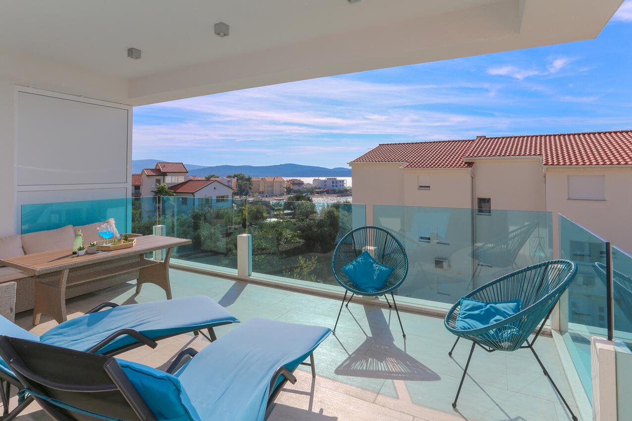 Apartamentos con piscina adecuados para familias con niños Zaboric, Sibenik - 20728