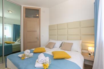 Lejligheder med pool egnet til familier med børn Zaboric, Sibenik - 20728