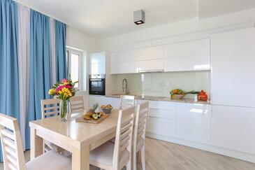 Lejligheder med pool egnet til familier med børn Zaboric, Sibenik - 20728