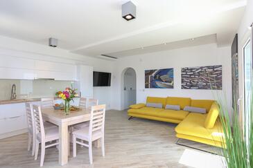 Lejligheder med pool egnet til familier med børn Zaboric, Sibenik - 20728