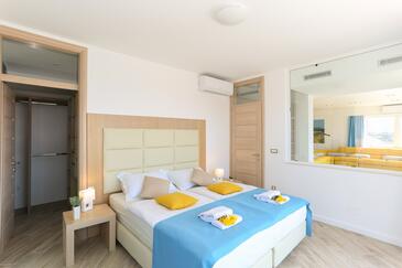 Апартаменты для семьи с бассейном Жаборич - Žaborić, Шибеник - Šibenik - 20728