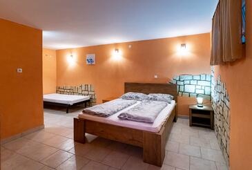 Apartmani za obitelj s djecom Lopar, Rab - 20749