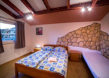 Lejligheder til familier med børn Lopar, Rab - 20749