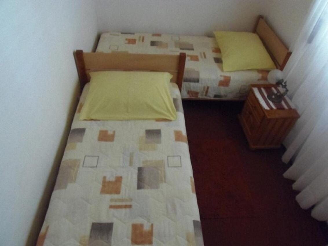 Appartamenti con parcheggio Guduce, Ugliano - Ugljan - 20760