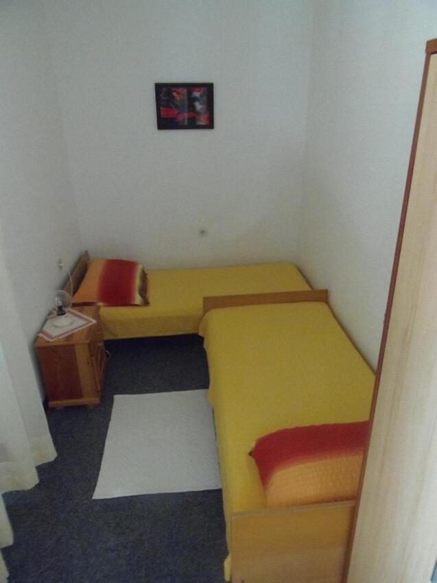 Appartamenti con parcheggio Guduce, Ugliano - Ugljan - 20760