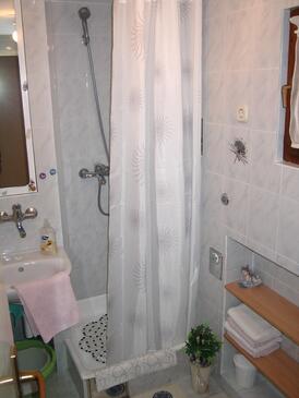 Apartment with terrace Šibenik, North Dalmatia