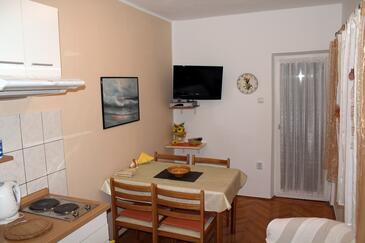 Brodarica, Dining room in the apartment, (pet friendly) and WiFi.