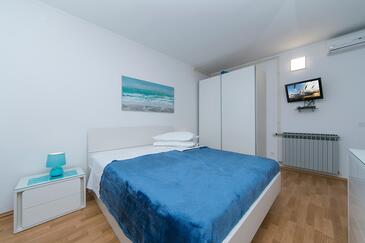 Apartments by the sea Brela, Makarska - 20778