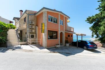 Accommodation Croatia - apartments, houses and rooms Apartments with parking space Omiš - 20787 Adriatic.hr