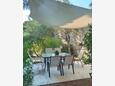 Vodice, Vodice, Dvorišče 20788 - Apartmaji s prodnato plažo.