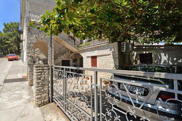 Apartments with parking space Pula - 20815