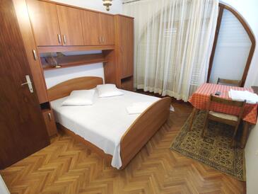 Apartmány s parkoviskom Rab - 20818