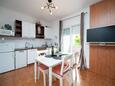 Lopar, Salle à manger dans l’hébergement en type apartment, animaux acceptés et WiFi.