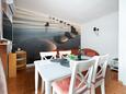 Lopar, Salle à manger dans l’hébergement en type apartment, animaux acceptés et WiFi.