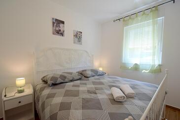 Ház családok részére medencével Risika, Krk - 20848