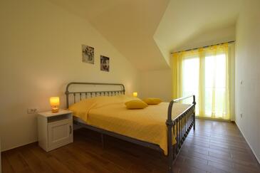 Ház családok részére medencével Risika, Krk - 20848