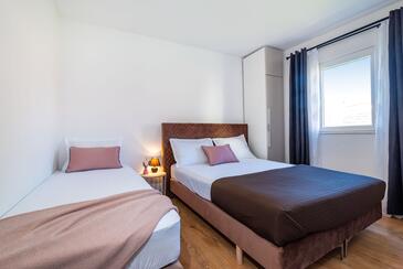 Apartmaji z bazenom za družine z otroci Sveti Filip i Jakov, Biograd - 20861