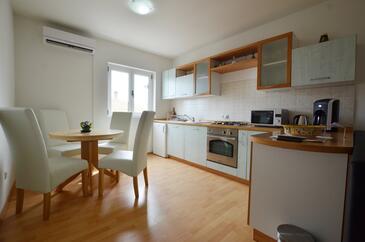 Apartmaji s parkingom Rovinj - 20866 Adriatic.hr
