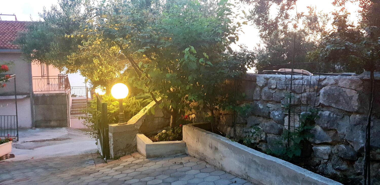 Appartamenti con parcheggio Tucepi, Macarsca - Makarska - 20886