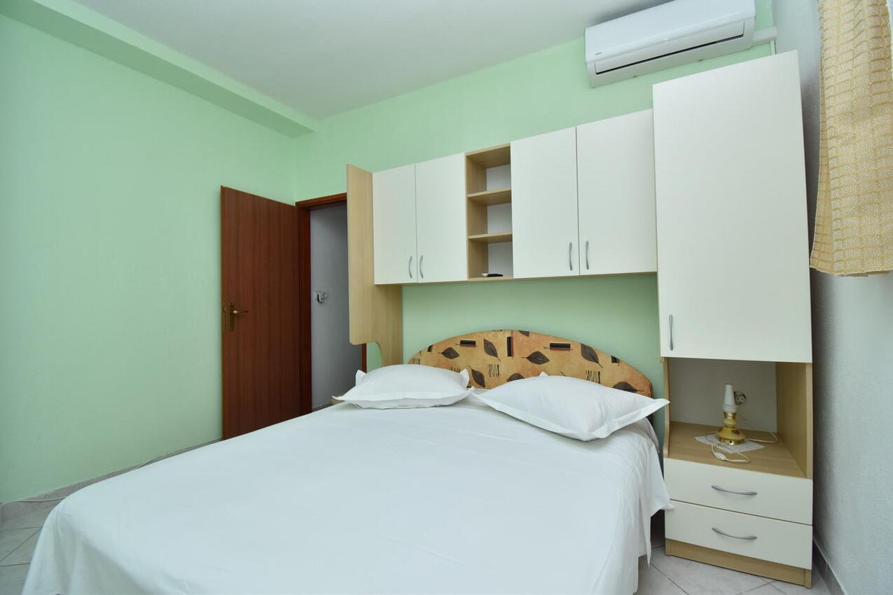 Apartments with parking spaces Tučepi, Makarska - 20891