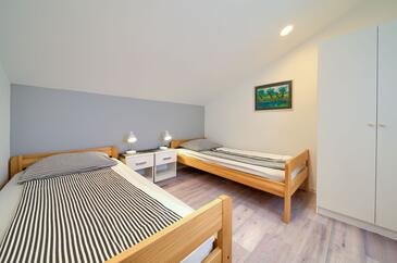 Apartmani s parkingom Njivice, Krk - 20898