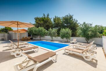 Apartmaji z bazenom za družine z otroci Medulin - 20909 Adriatic.hr