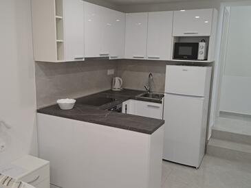 Apartments by the sea Makarska - 20923