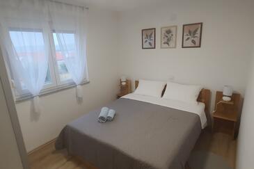 Apartmaji z bazenom za družine z otroci Sveti Filip i Jakov, Biograd - 20967