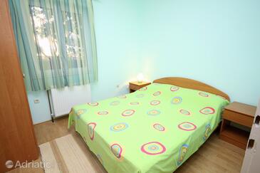 Ferienwohnungen mit Pool für Familien Okrug Gornji, Ciovo - 2098