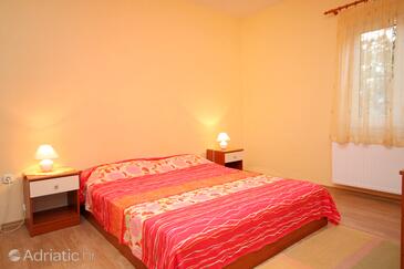 Ferienwohnungen mit Pool für Familien Okrug Gornji, Ciovo - 2098