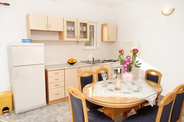 Ferienwohnungen mit Pool für Familien Okrug Gornji, Ciovo - 2098