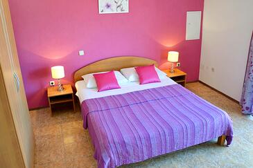 Ferienwohnungen mit Pool für Familien Okrug Gornji, Ciovo - 2098