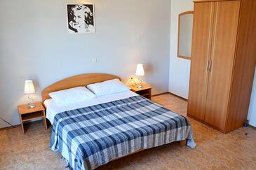 Ferienwohnungen mit Pool für Familien Okrug Gornji, Ciovo - 2098