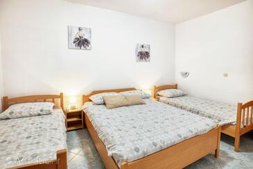 Apartmanok parkolóhellyel Pirovac, Sibenik - 21008