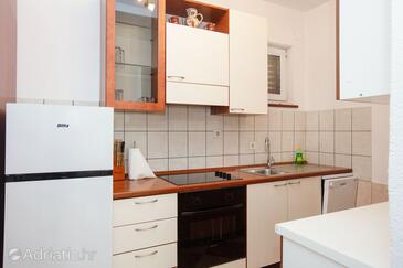 Apartmanok parkolóhellyel Pirovac, Sibenik - 21008