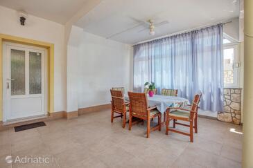 Apartmanok parkolóhellyel Pirovac, Sibenik - 21008