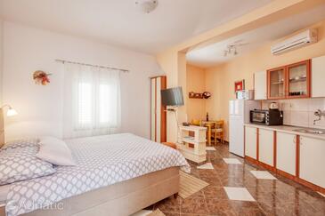 Apartmány s parkovištěm Pirovac, Šibenik - 21008