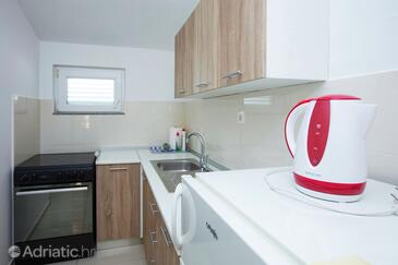 Appartamenti con parcheggio Slosella - Pirovac, Sebenico - Šibenik - 21008