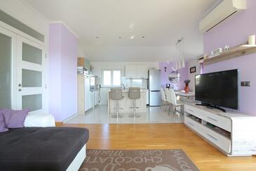 Three bedroom apartment Kaštel Gomilica, Kaštela (A-21020-a(