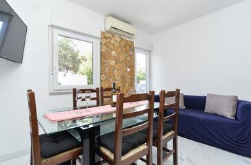 Apartments with parking space Medulin - 21025