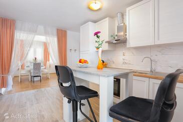 Apartmaji z bazenom za družine z otroci Split - 21026