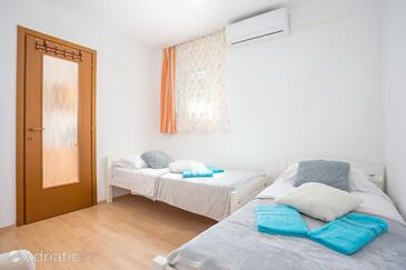 Apartmanok családok részére medencével Split - 21026