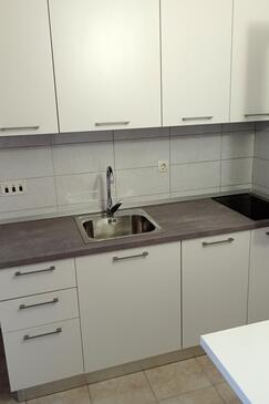 Apartmanok családok részére medencével Split - 21026