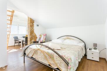 Apartmanok parkolóhellyel Kastel Kambelovac, Kastela - 21027